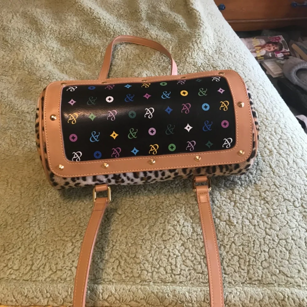 FUN faux leopard barrel bag - Picture 3 of 6